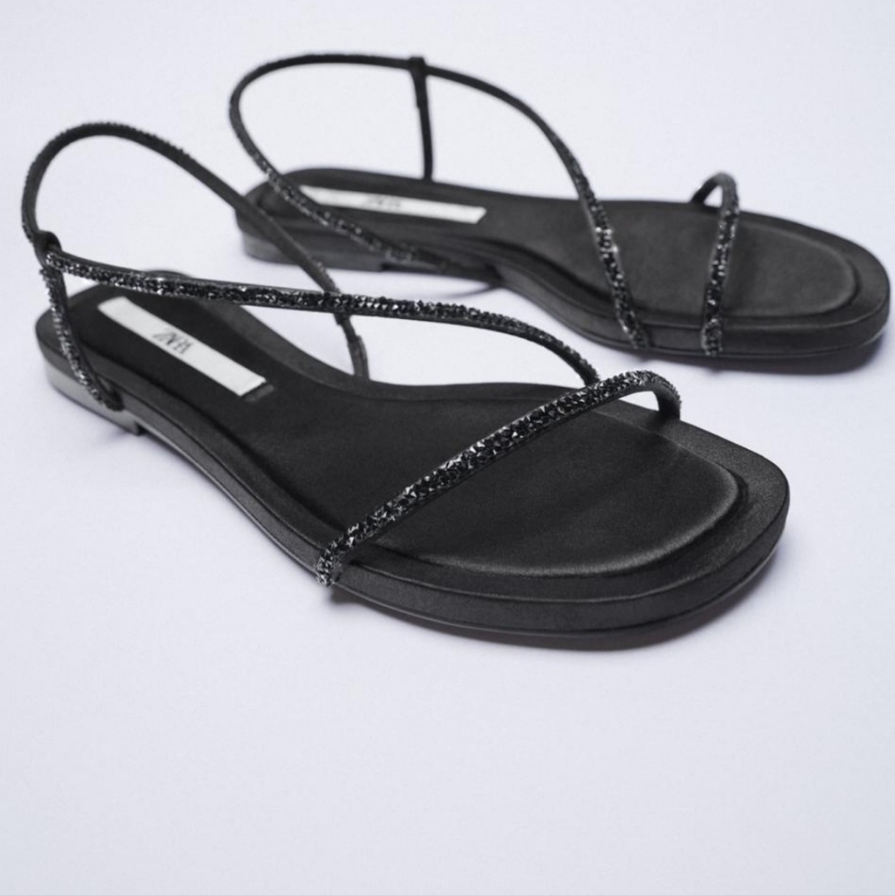 NWT. Zara Low Heeled Sandals